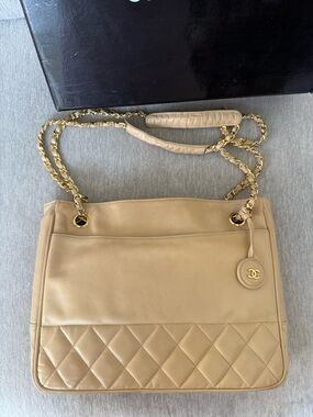 CHANEL Vintage Beige Quilted Leather Shoulder Bag with Gold Chain